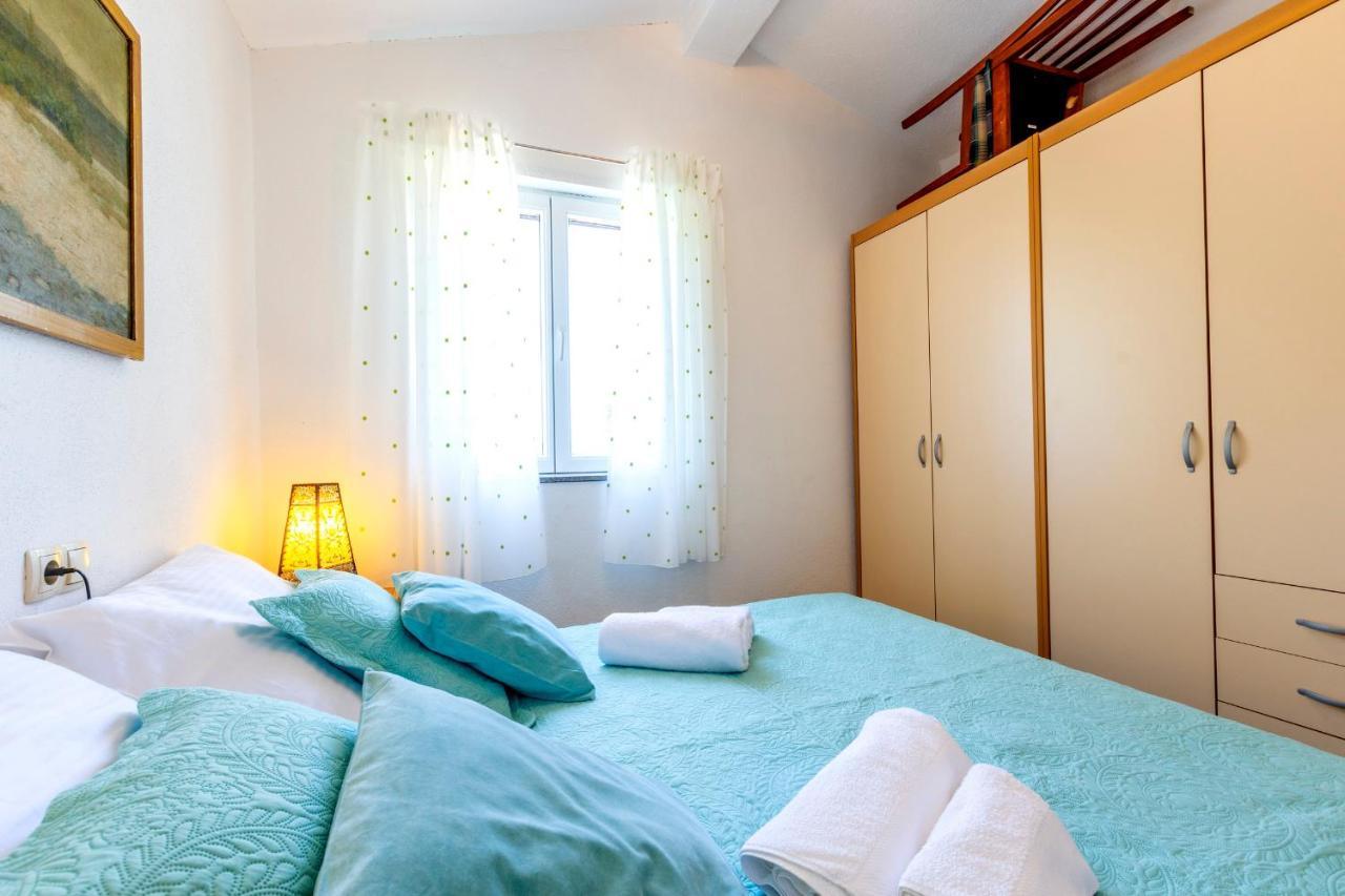 Janus Apartments Jelsa  Buitenkant foto